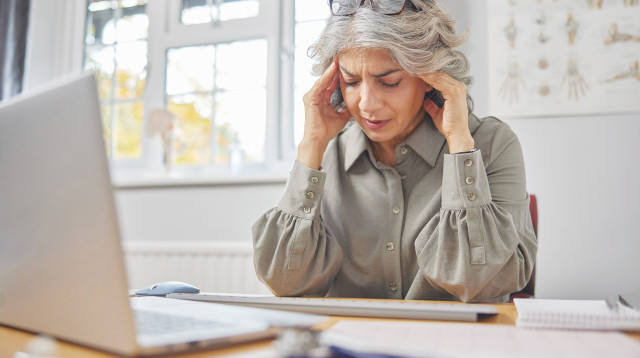 אישה עובדת (אילוסטרציה) (צילום: אינגאימג')