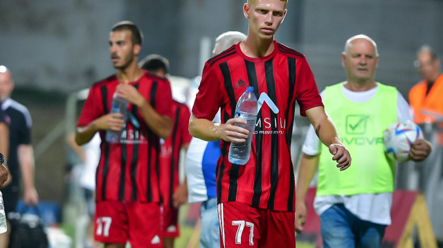 ניב ליבנת שחקן הפועל אדומים אשדוד (צילום: אריאל שלום)