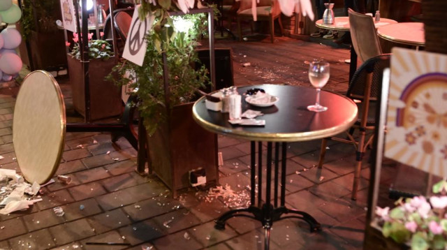 זירת הפיגוע בדיזינגוף (צילום: אבשלום ששוני)