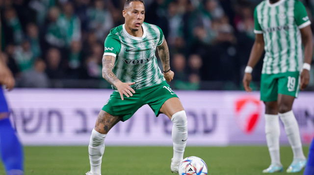 צ'ארון שרי שחקן מכבי חיפה (צילום: מאור אלקסלסי)