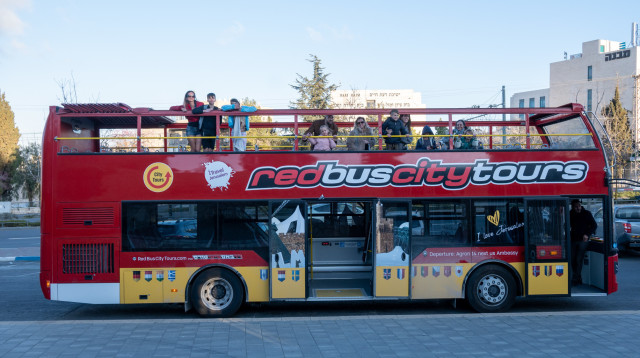 אוטובוס תיירים  (צילום: דנה חפצדי)