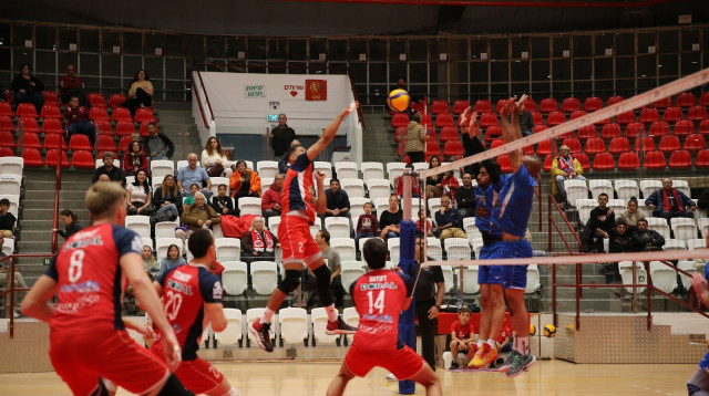 מטה אשר/עכו ביתרון (צילום: אתר רשמי, שמעון כהנמן, איגוד הכדורעף)