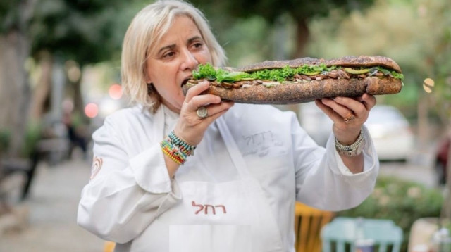 רחל בשדרה ירושלים (צילום: אסף קרלה)