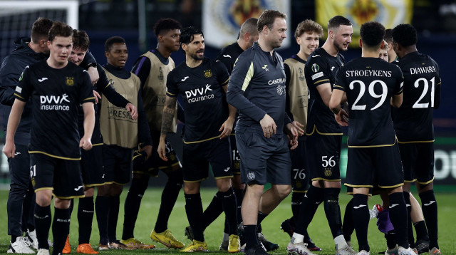 שחקני אנדרלכט חוגגים, ליאור רפאלוב במרכז (צילום: רויטרס)