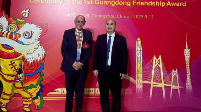 הפרס מוענק לד"ר גלייטמן (צילום: שימין הונ)