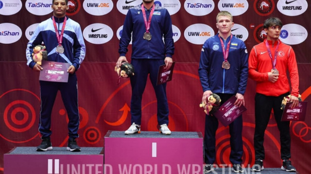 מלקמו יצחק פטנה במקום השני באליפות אירופה בהיאבקות (צילום: אריאל צימקינד)