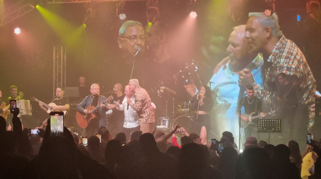 חנן יובל וקובי פרץ בהופעה (צילום: רוני גבריאל שדה)