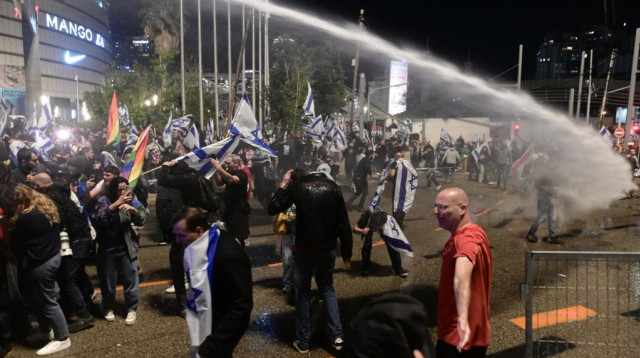 המשטרה משתמשת במכת"זית בתל אביב (צילום: אבשלום ששוני)