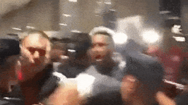 שחקני נבחרת פרו בעימות עם המשטרה בספרד (צילום: צילום מסך, מתוך טוויטר)