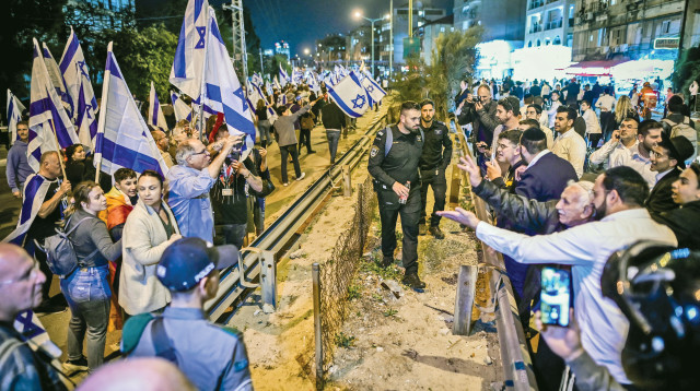 מחאה בעד ונגד הרפורמה המשפטית (צילום: אבשלום ששוני)