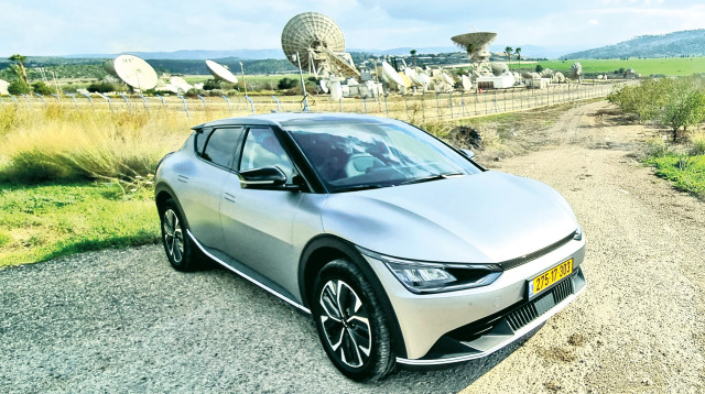 קיה EV6 (צילום: אודי עציון)