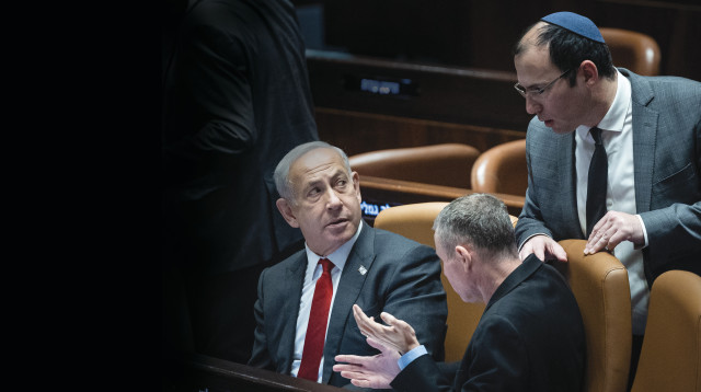 נתניהו בכנסת עם רוטמן ולוין (צילום: יונתן זינדל, פלאש 90)