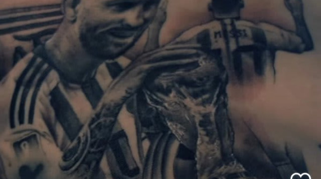 ניקולאס אוטאמנדי קעקע את דמותו של ליאונל מסי (צילום: צילום מסך, מתוך טוויטר)