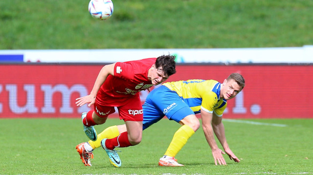 שבר בצורת ארוכה. איתמר נוי, מימין, במשחק היום (צילום: GettyImages, Thomas Pichler)