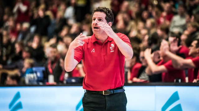 אירוע חוצה מדינות בקובנה. ארז ביטמן (צילום: אתר רשמי, FIBA)