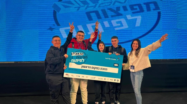 התלמידים שניצחו בתחרות (צילום: דוברות מ.א. חוף אשקלון)