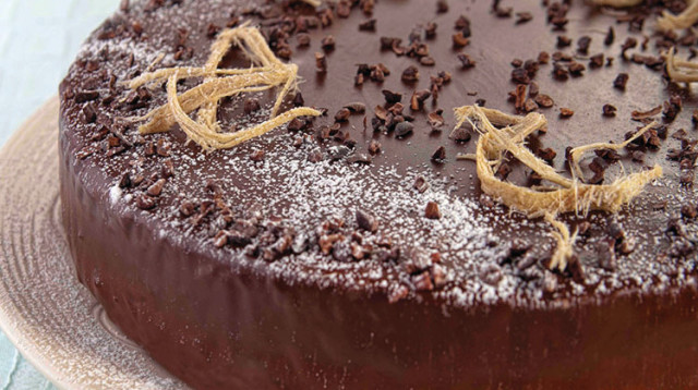 עוגת שוקולד וחלווה (צילום: פסקל פרץ-רובין)