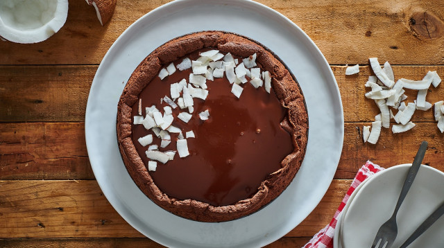 מאסטר שף. עוגת שוקולד וקוקוס נימוחה לפסח (צילום: נמרוד סנדרס)