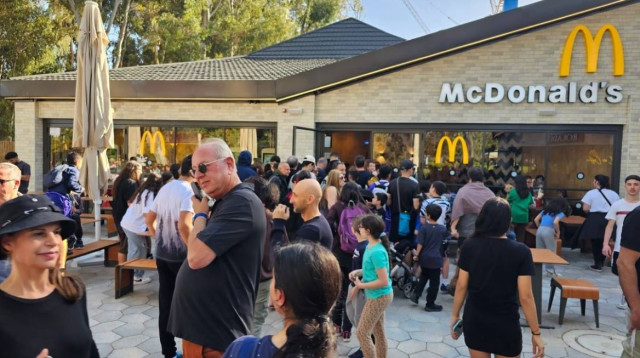 פתיחת סניף מקדונלד'ס בפארק לאומי (צילום: מקדונלד'ס ישראל)