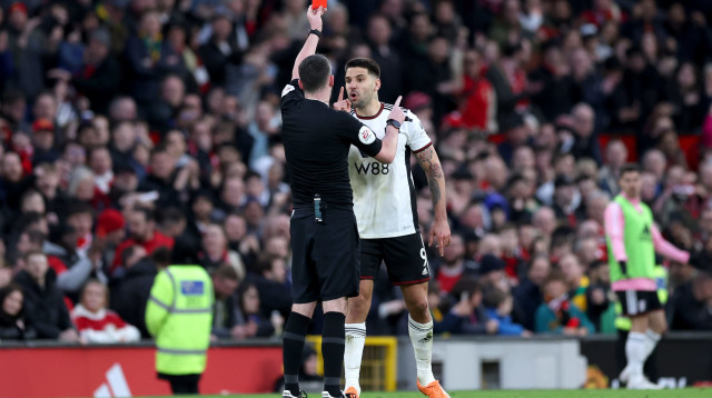 נגע בשופט וראה אדום. מיטרוביץ' (צילום: GettyImages, Clive Brunskill)