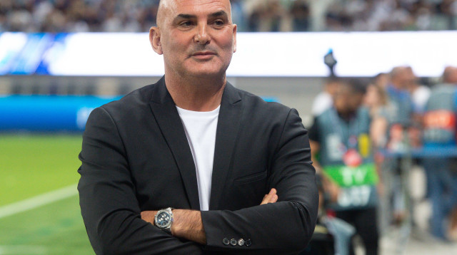 אלון חזן מאמן נבחרת ישראל (צילום: ברני ארדוב)