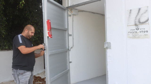 פתיחת מקלטים (צילום: עיריית אשקלון)