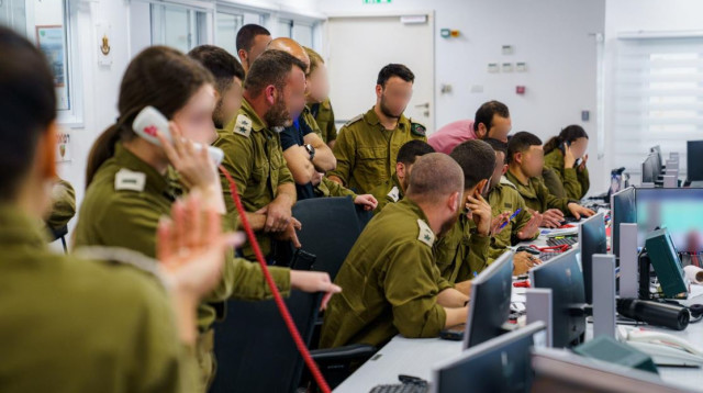 חמ"ל אוגדה 91 בזמן התקיפות הלילה בלבנון (צילום: דובר צה"ל)