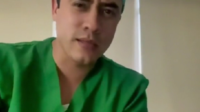 הזדעזע ממה שגילה בבדיקה גניקולוגית שביצע במטופלת (צילום: מתוך טיקטוק)