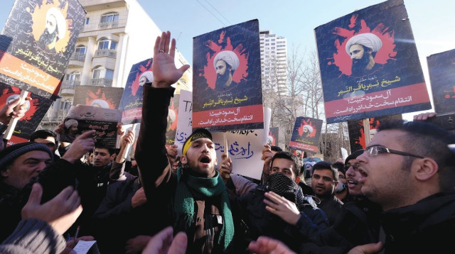 מפגינים איראנים (צילום: רויטרס)