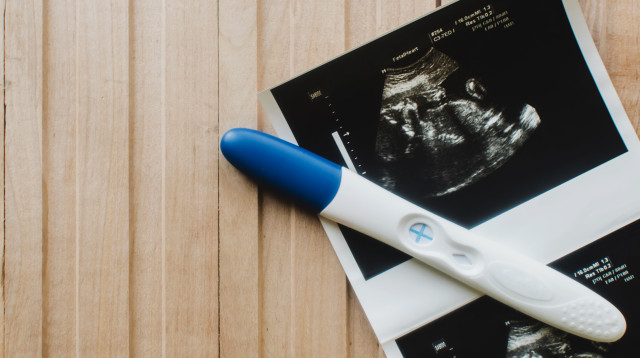 בדיקת הריון חיובית (צילום: אינג'אימג')