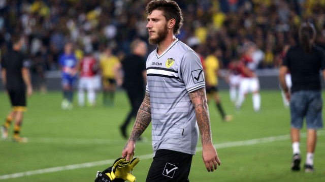 בוריס קליימן שוער בית"ר ירושלים מאוכזב (צילום: קובי אליהו)