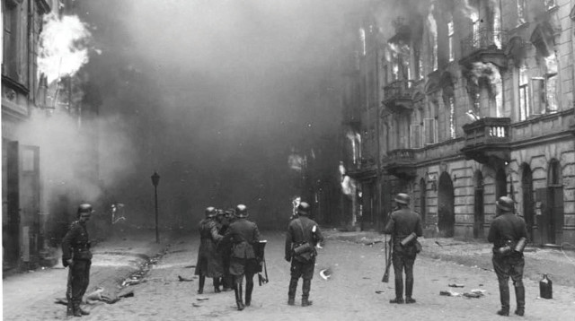 מרד גטו ורשה (צילום: מתוך ויקיפדיה)