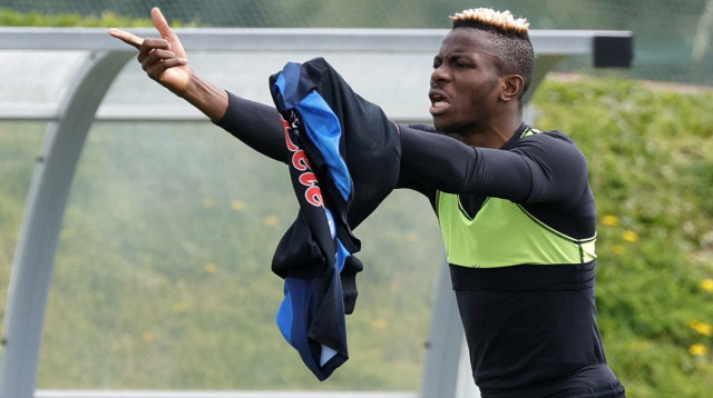 ויקטור אוסימן באימון נאפולי (צילום: רויטרס)