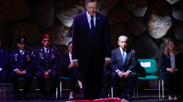 נשיא המדינה יצחק הרצוג בטקס ב"יד ושם", 2023 (צילום:  אריק מרמור, פלאש 90)