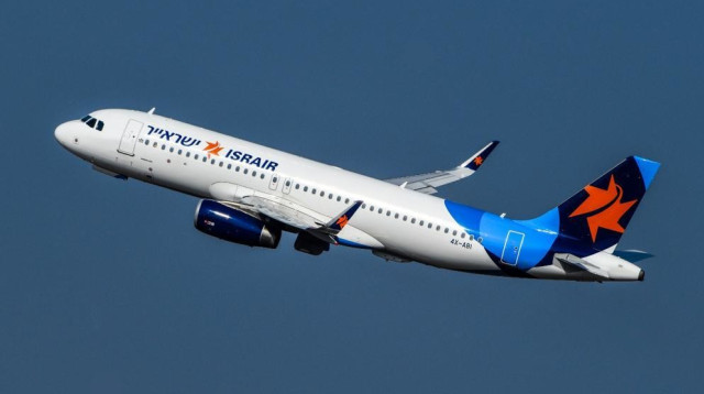 מטוס ישראייר (צילום: מוני שפיר)
