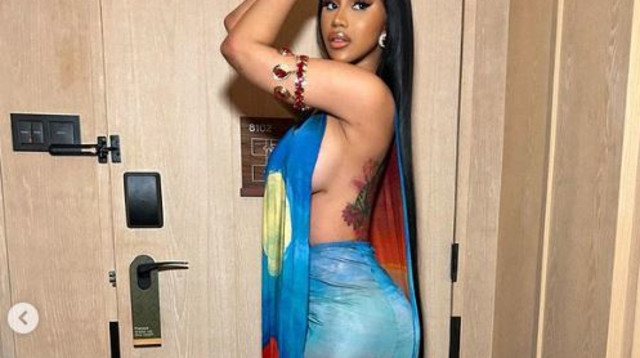 קארדי בי בלוק חשוף במיוחד (צילום: צילום מסך מתוך אינסטגרם)