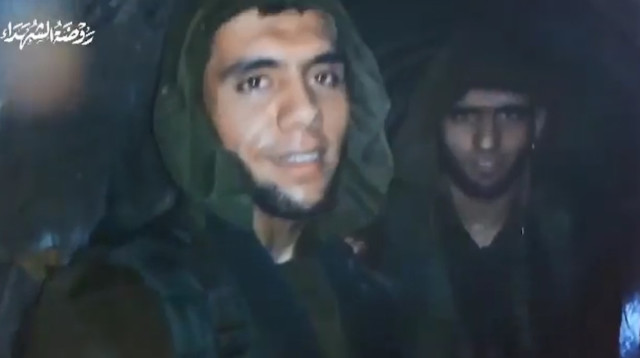 פעילי חמאס במנהרה (צילום: רשתות ערביות)