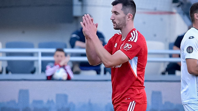 אלן אוז'בולט שחקן הפועל תל אביב (צילום: אריאל שלום)