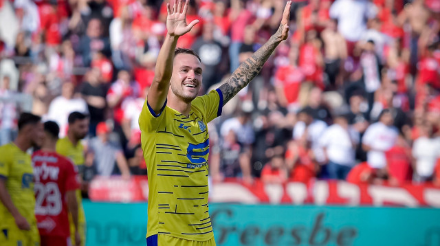 לוקאס שפנדלהופר שחקן מכבי בני ריינה חוגג שער (צילום: אריאל שלום)