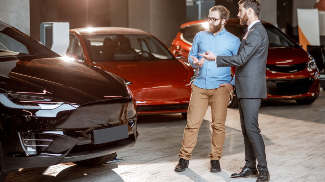 המדריך המלא: איך רוכשים רכב חשמלי? (צילום: Shutterstock)