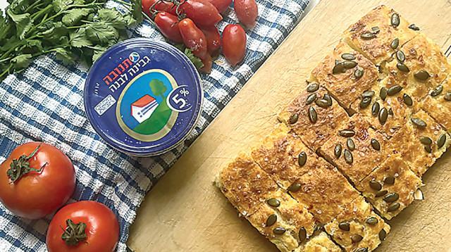 פוקאצ'ה גבינות (צילום: עומר ישכיל)