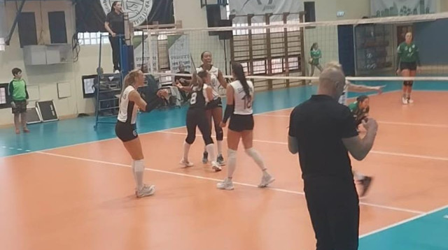 משחק אחד מאליפות. בנות כפר סבא (צילום: רונית היא לי קהלו)