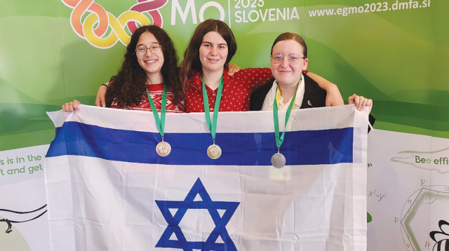 זוכות אולימפיאדת המתימטיקה הישראליות (צילום: מרכז מדעני העתיד במשרד החינוך)