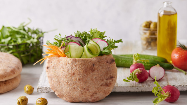 פיתה עם ירקות שורש (צילום: טל סיוון ציפורין)