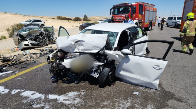 תאונת דרכים בכביש 40 (צילום: דוברות מד"א)