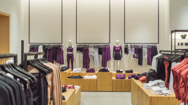 אלו יוגה בקניון עופר רמת אביב  (צילום: אבן השדה)