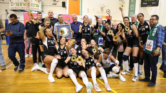 חגיגה אמיתית. בנות הפועל כפר סבא (צילום: יח"צ - חד פעמי, יוסי לזרוף)