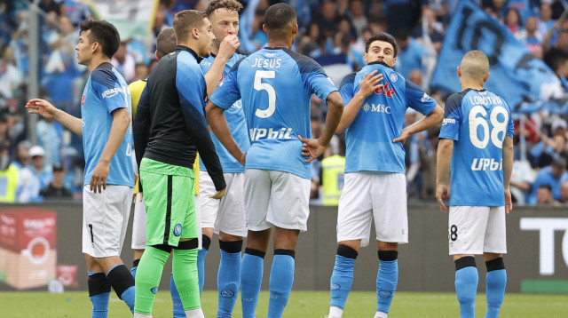 שחקני נאפולי מאוכזבים (צילום: רויטרס)