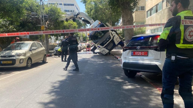 זירת תאונת המנוף בתל אביב (צילום: תיעוד מבצעי מד"א)