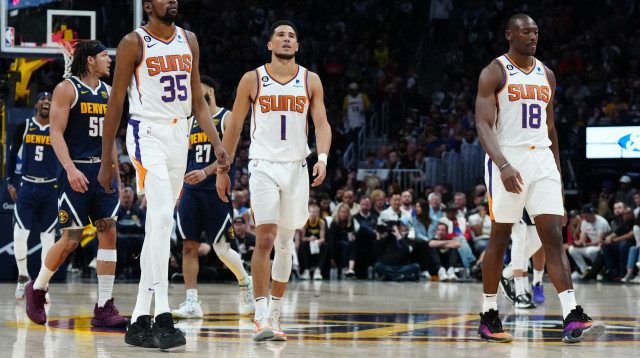 הקליעות חייבות להתחיל להיכנס. אולי בבית. בוקר ודוראנט (צילום: רויטרס)